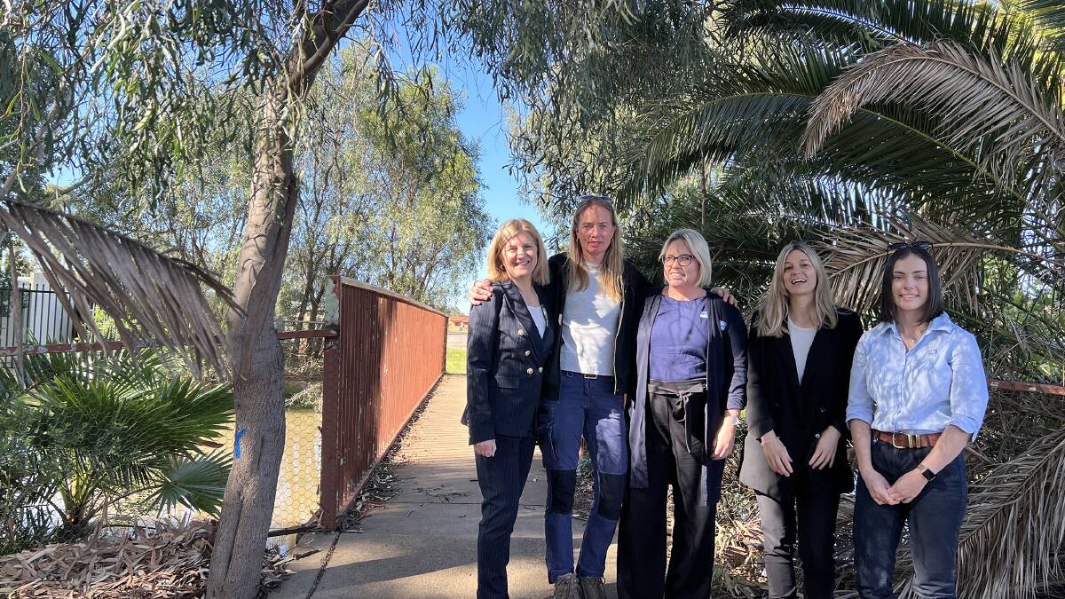 Councils Director Economic & Organisational Development Shireen Donaldson, Project Support Officer Karin Penninga, MIs Customer Services & Water Delivery general manager Lindsay Golsby-Smith, Councils Project Planner Melanie Vella and MIs Cadet Engineer Chloe Whittaker. Picture supplied.