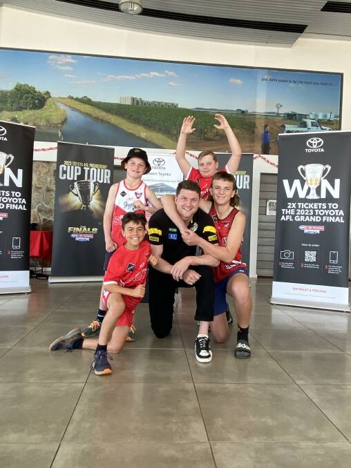 Richmond Tigers midfielder and Leeton-Whitton junior Jacob Hopper surrounded by Griffith Swans juniors during the AFL Premiership Cup's trip to Griffith. Picture supplied